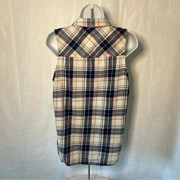 Maurice’s Plaid Sleeveless Button Up Top - Picture 3 of 4